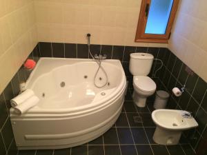 A bathroom at Villa Ypsilon