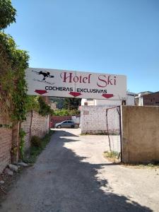 a sign for a hotel with a dog on it at Residencial Ski in Esquel