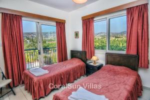 Postel nebo postele na pokoji v ubytování MAGIC CORAL VILLA 304 by Coral Sun Villa com + 85 fotografií