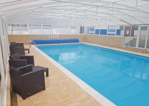 Bazén v ubytování Sunnyglen Holiday Park nebo v jeho okolí