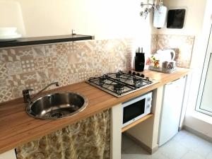 A kitchen or kitchenette at DUCEZIO rooms