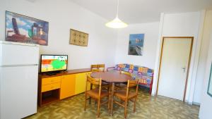 A television and/or entertainment centre at Appartamento Guido Reni