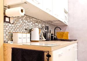 Kuchyňa alebo kuchynka v ubytovaní ALVARE Apartament - Krynica Zdrój noclegi