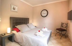 a bedroom with a bed with towels on it at Cozy Home In Algajola With Wifi in Algajola