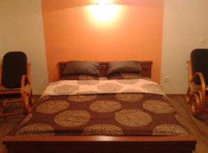 Rúm í herbergi á Apartman Nadezda