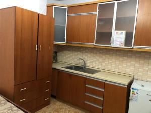 Virtuvė arba virtuvėlė apgyvendinimo įstaigoje Guest House MURATI