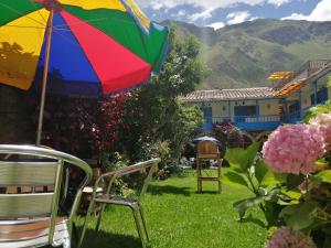 a colorful umbrella sitting on top of a yard at Las Portadas in Ollantaytambo