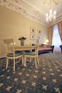 Posezení v ubytování Alisa Hotel