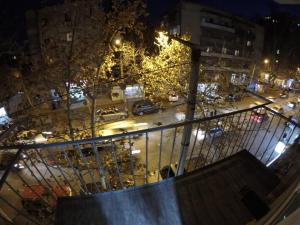 第比利斯Lagaza's home pekini的夜视城市街道的空中景观