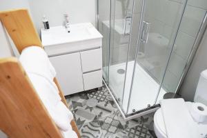 a bathroom with a toilet a sink and a bath tub at Oporto Bonjardim Residence in Porto