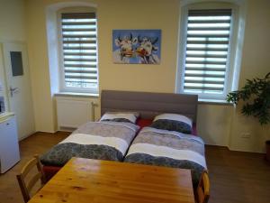 Un pat sau paturi într-o cameră la Ferienwohnung Schleich