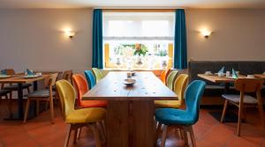 a restaurant with a wooden table and chairs at Fetzers Landhotel in Ingelheim am Rhein