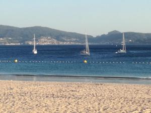 Photo de la galerie de l'établissement maravilloso apartamento en la playa...muy especial, à Sanxenxo