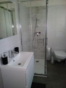 A bathroom at La casetta in collina