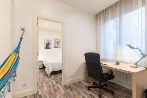 Łóżko lub łóżka w pokoju w obiekcie Gran Bilbao VI by Aston Rentals