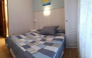 A bed or beds in a room at Hostal Campoamor