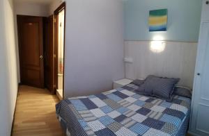 A bed or beds in a room at Hostal Campoamor