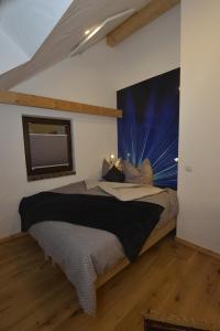 a bedroom with a large bed with a large window at Eifel Kate, relaxen mit Sauna und Whirlpool in Dahlem