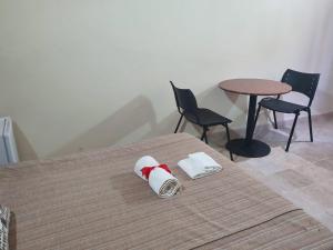 En eller flere senge i et værelse på Las Salinas Hostal