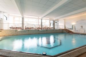 Bazén v ubytování Mari Pop Hotel nebo v jeho okolí