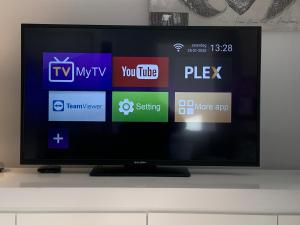 TV a/nebo společenská místnost v ubytování Forest View Apartments in Winterberg Sauerland - Private Garden Facing the Woods