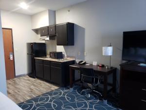 Gallery image of Days Inn & Suites by Wyndham Cleburne TX in Cleburne
