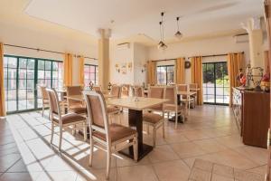 a dining room with a table and chairs at Solar de Mos in Lagos