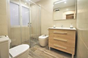 a bathroom with a toilet and a sink and a shower at FH ALTEA CENTRO PLAYA in Altea