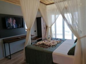 A bed or beds in a room at Royal Villa