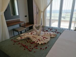 A bed or beds in a room at Royal Villa