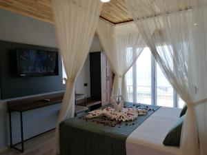 A bed or beds in a room at Royal Villa