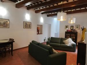 A seating area at Casa di Pietro Aretino, Arezzo Centro Storico 4-8 letti
