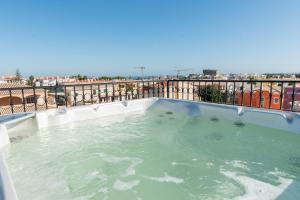 a hot tub on the roof of a building at Solar de Mos in Lagos