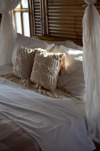 Ein Bett oder Betten in einem Zimmer der Unterkunft Bamboo Bungalows
