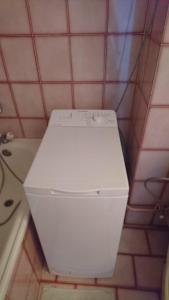 a white toilet in a pink tiled bathroom at Carnon Cm in Carnon-Plage