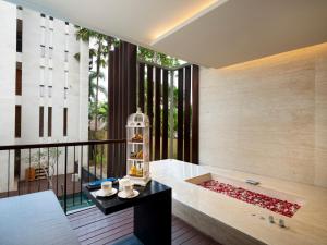 Grand Seminyak Lifestyle Boutique Bali Resort客房内的一张或多张床位