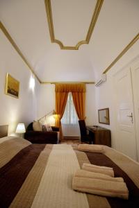 Postel nebo postele na pokoji v ubytování Little Vienna Gold Apartment