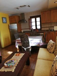 Kuchyň nebo kuchyňský kout v ubytování APARTAMENTOS RURALES EL PRIVILEGIO