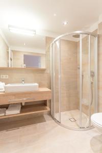 a bathroom with a shower and a sink at Hotel Salzburger Hof in Dienten am Hochkönig