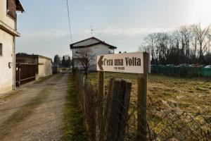 Зображення з фотогалереї помешкання C'era una volta room у Казе-Нуове +11 фото