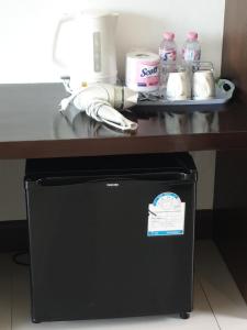 a microwave sitting on top of a counter top at The Nidhra Boutique Resort in Ban Tai