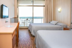 Posteľ alebo postele v izbe v ubytovaní RVHotels Ametlla Mar