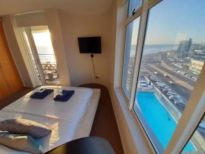 Ένα ή περισσότερα κρεβάτια σε δωμάτιο στο Beachfront Luxury Cape Town +22 φωτογραφίες