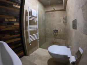 Kylpyhuone majoituspaikassa Adventure Inn Cappadocia
