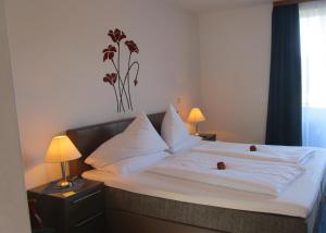 Rúm í herbergi á Hotel Klein - Seebodenerhof