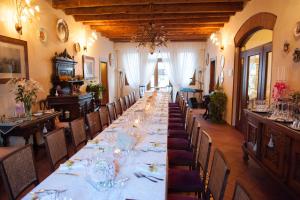 Restauracja lub miejsce do jedzenia w obiekcie Millefiori la Corte delle Rose