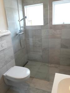 Ένα μπάνιο στο Post-Plaza Guesthouse