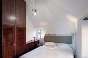 เตียงในห้องที่ Creuza de Ma by Wonderful Italy