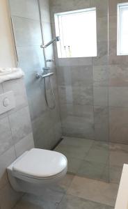 Ένα μπάνιο στο Post-Plaza Guesthouse