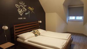A bed or beds in a room at Mama Muh Self-Check-in